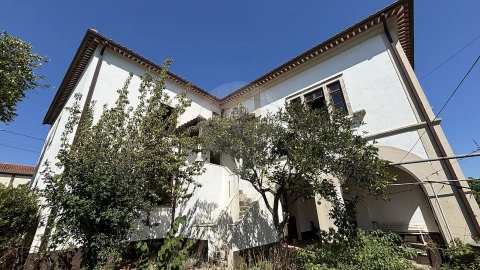 Moradia T5 para Venda em Gondemaria e Olival