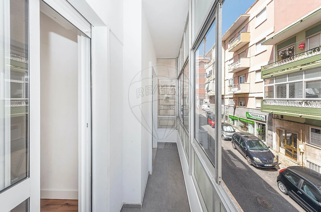 Apartamento T2 para Venda em Algés, Linda-A-Velha e Cruz Quebrada-Dafundo Foto 14