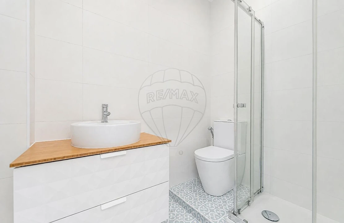 Apartamento T2 para Venda em Algés, Linda-A-Velha e Cruz Quebrada-Dafundo Foto 1