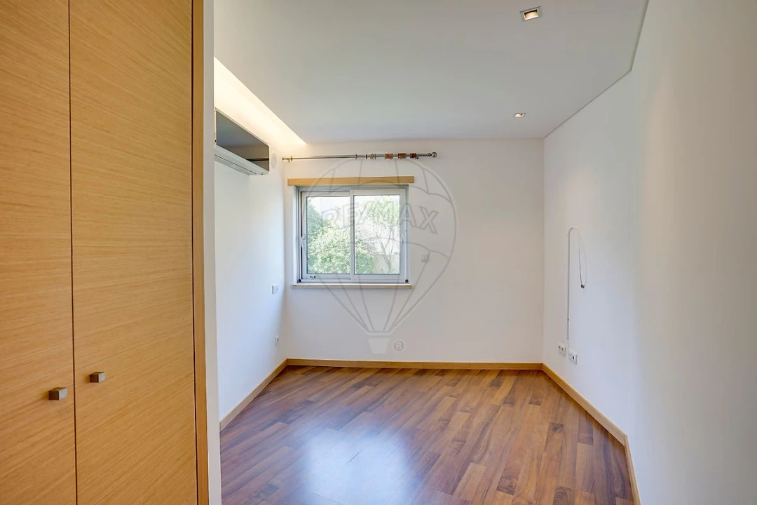 Apartamento T2 para Venda em São Martinho do Porto Foto 3