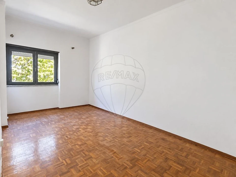 Apartamento T2 para Venda em Algueirão-Mem Martins Foto 2