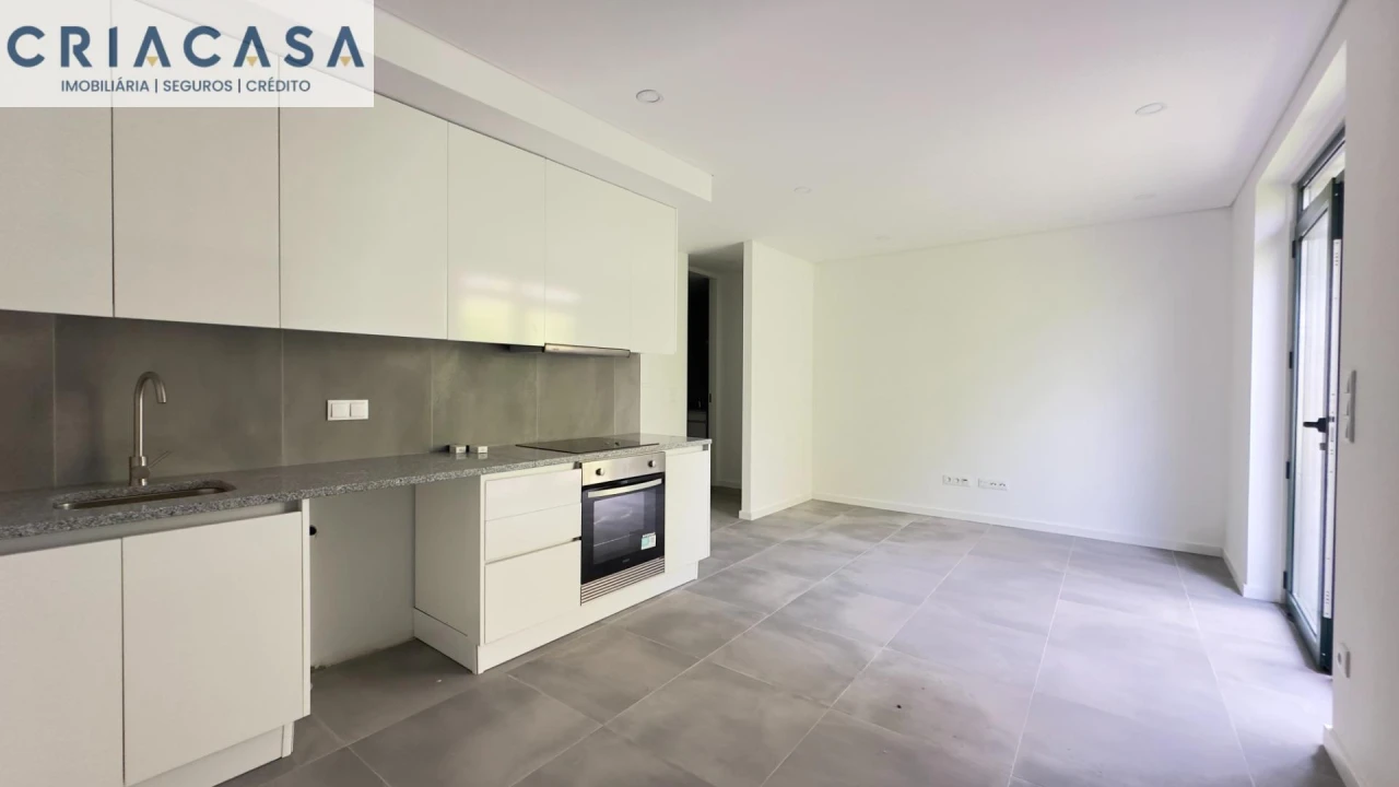 Apartamento T1 para Venda em Repeses e São Salvador Foto 1