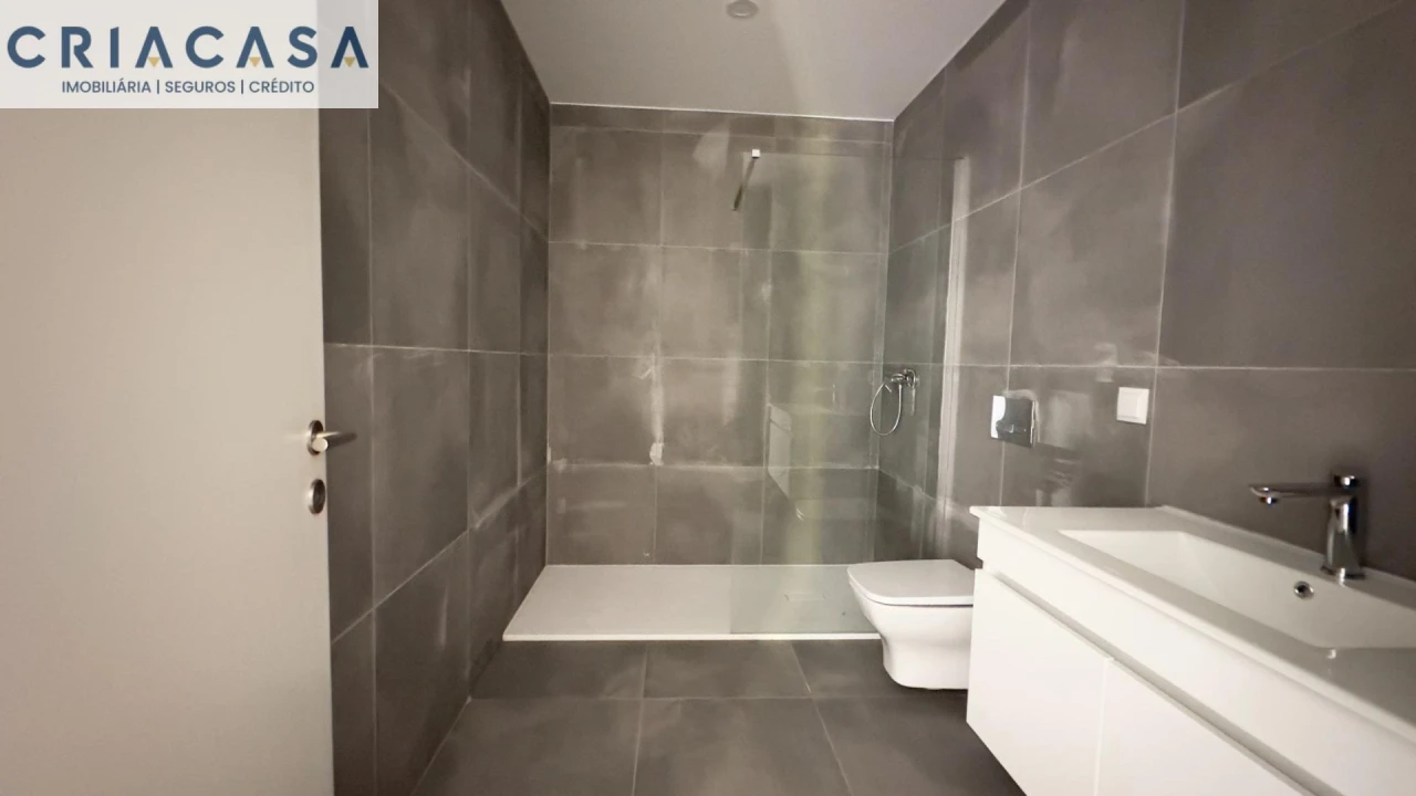 Apartamento T1 para Venda em Repeses e São Salvador Foto 9