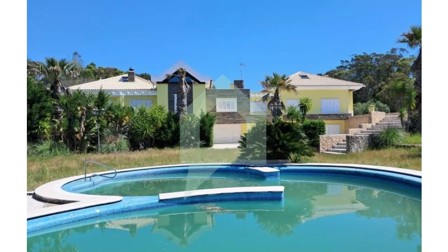 Moradia T6 para Venda em Queluz e Belas