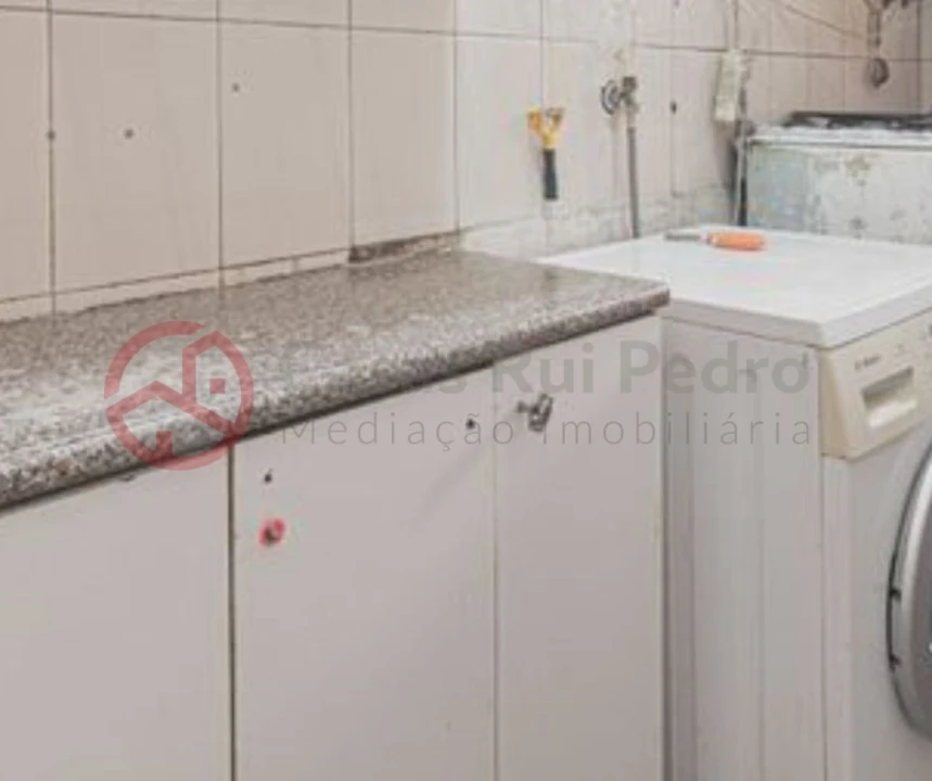 Prédio para Venda em Póvoa de Santo Adrião e Olival Basto Foto 11