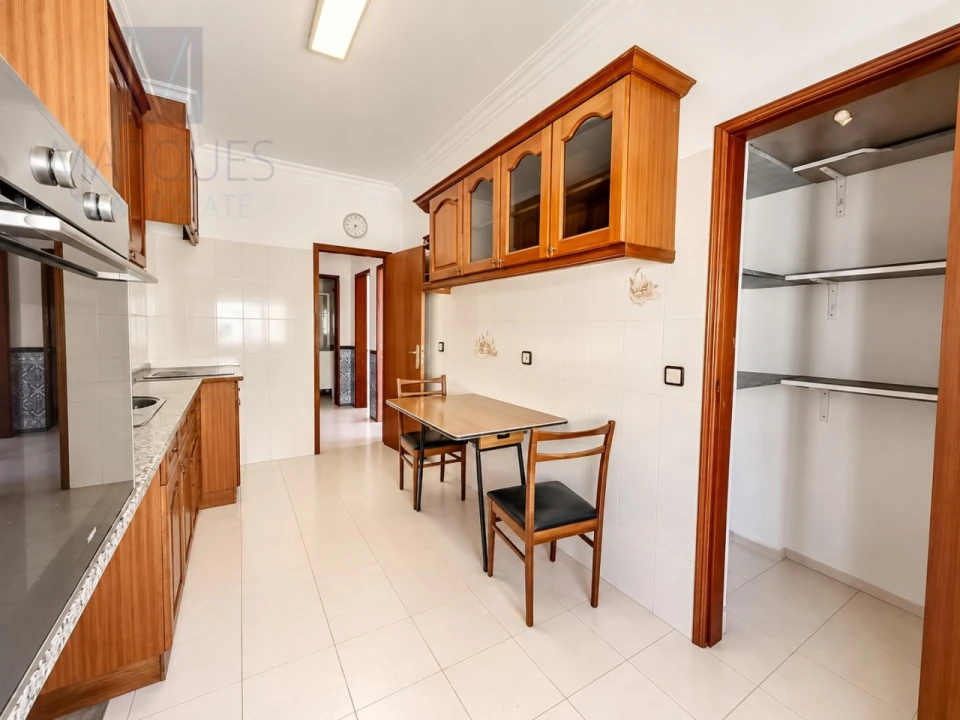 Apartamento T2 para Venda em Rio de Mouro Foto 1