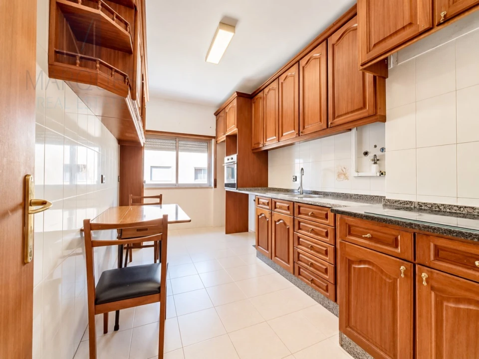 Apartamento T2 para Venda em Rio de Mouro Foto 2