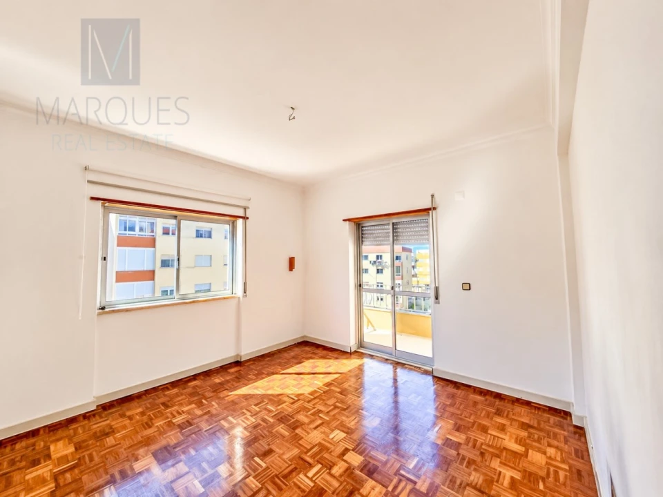 Apartamento T2 para Venda em Rio de Mouro Foto 5