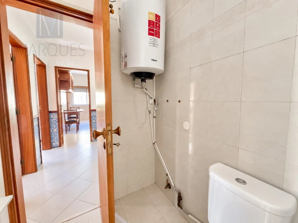 Apartamento T2 para Venda em Rio de Mouro Foto 7