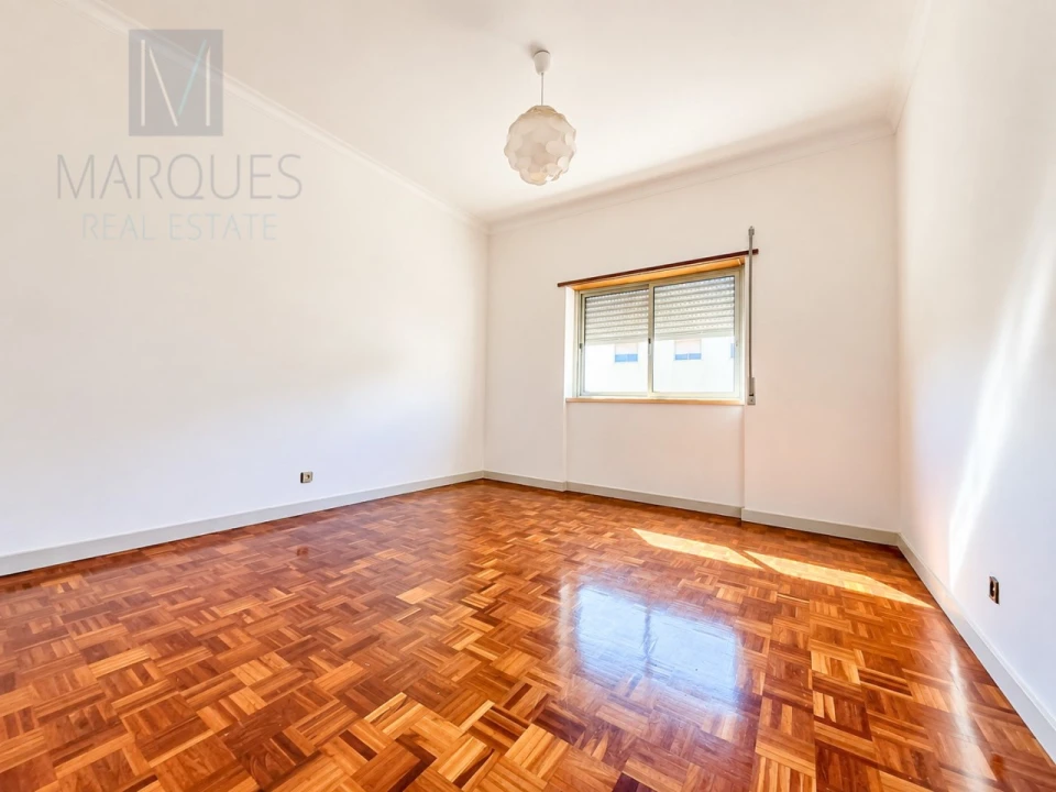 Apartamento T2 para Venda em Rio de Mouro Foto 10