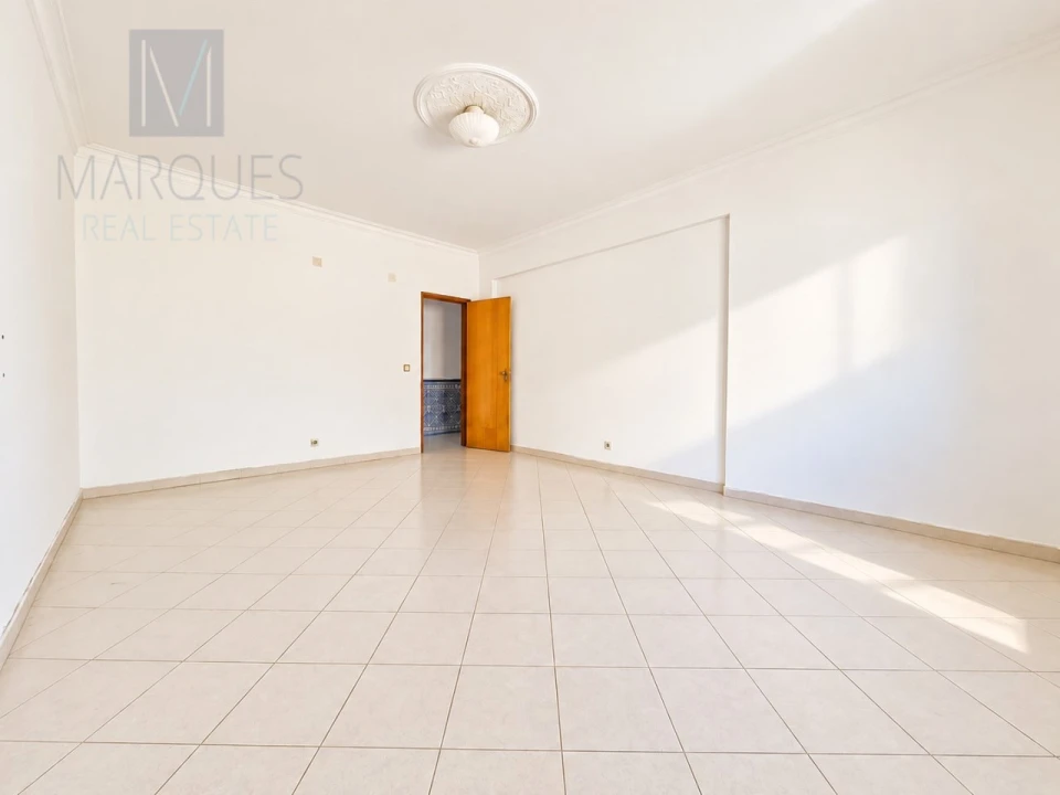 Apartamento T2 para Venda em Rio de Mouro Foto 11