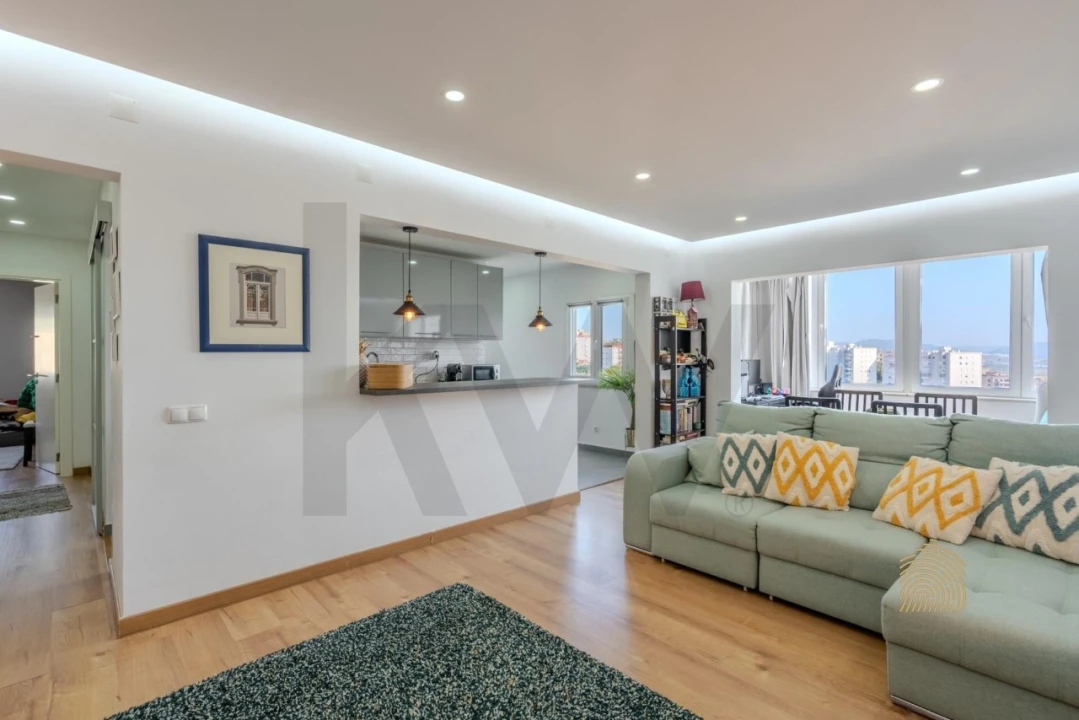 Apartamento T2 para Venda em Santo António dos Cavaleiros e Frielas Foto 1
