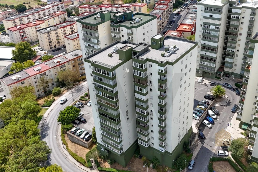 Apartamento T2 para Venda em Santo António dos Cavaleiros e Frielas Foto 3
