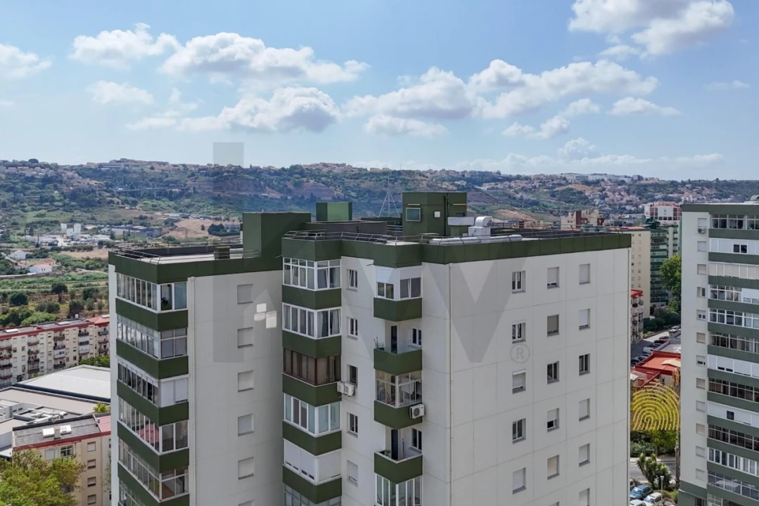 Apartamento T2 para Venda em Santo António dos Cavaleiros e Frielas Foto 4