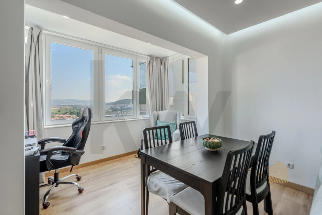 Apartamento T2 para Venda em Santo António dos Cavaleiros e Frielas Foto 16