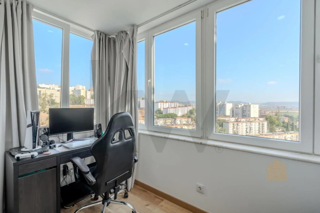 Apartamento T2 para Venda em Santo António dos Cavaleiros e Frielas Foto 17