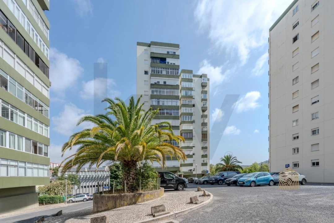 Apartamento T2 para Venda em Santo António dos Cavaleiros e Frielas Foto 32