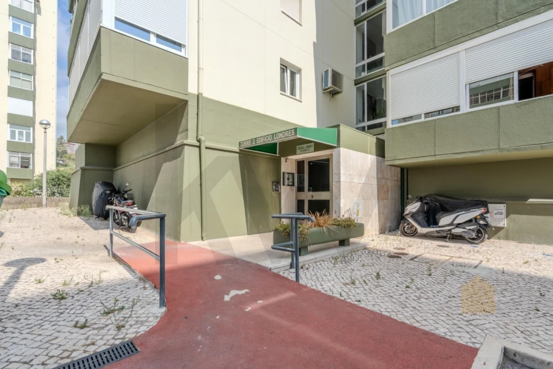 Apartamento T2 para Venda em Santo António dos Cavaleiros e Frielas Foto 33