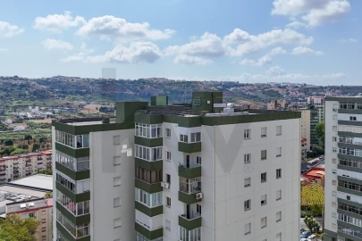 Apartamento T2 para Venda em Santo António dos Cavaleiros e Frielas