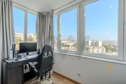 Apartamento T2 para Venda em Santo António dos Cavaleiros e Frielas