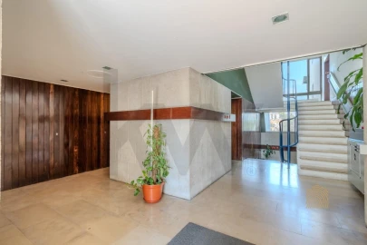 Apartamento T2 para Venda em Santo António dos Cavaleiros e Frielas