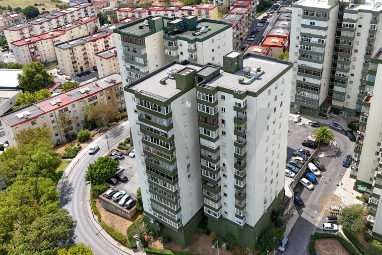 Apartamento T2 para Venda em Santo António dos Cavaleiros e Frielas Foto 3