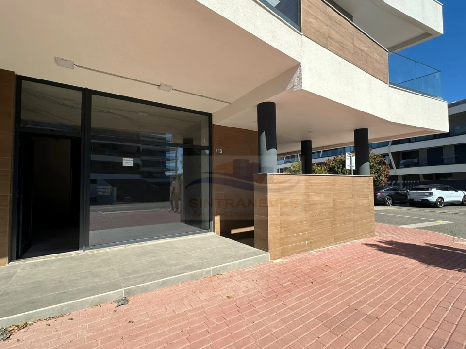 Loja para Arrendamento em Venteira Foto 3