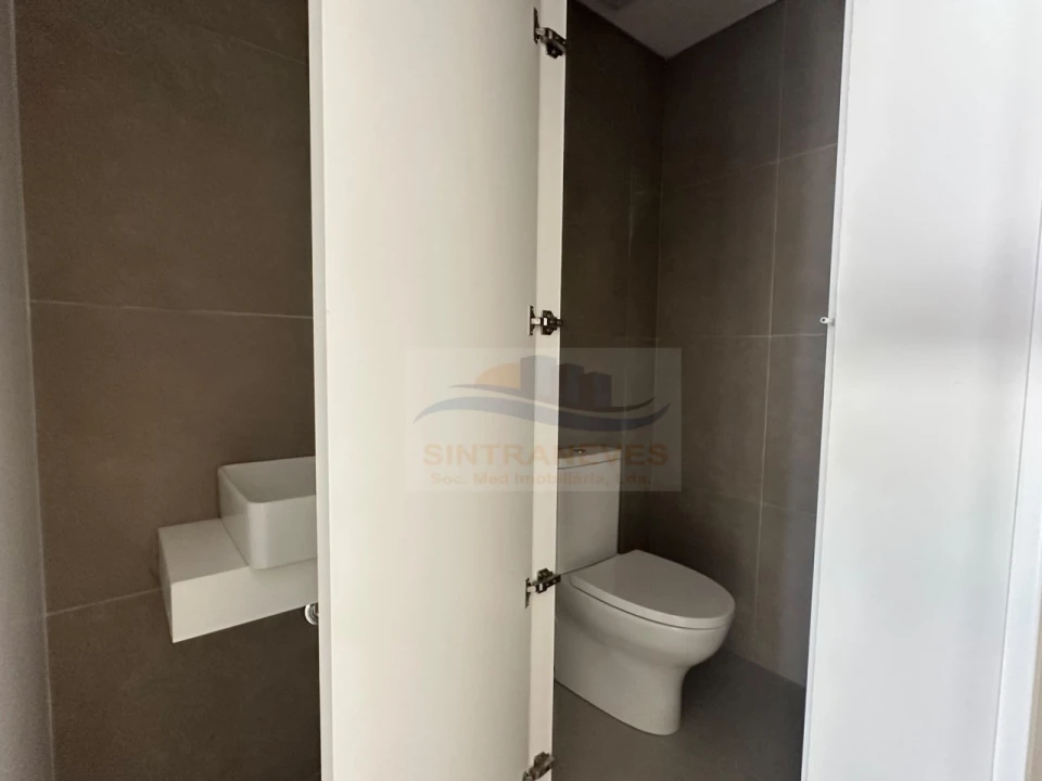 Loja para Arrendamento em Venteira Foto 7