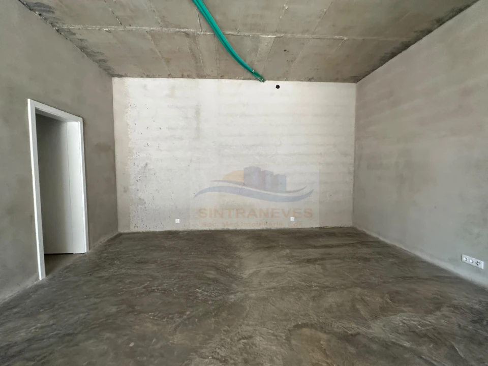 Loja para Arrendamento em Venteira Foto 10