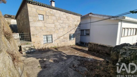 Moradia T2 para Venda em Rapa e Cadafaz