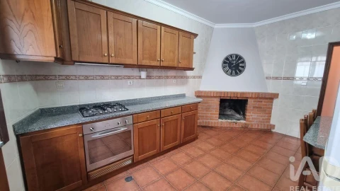 Moradia T2 para Venda em Rapa e Cadafaz