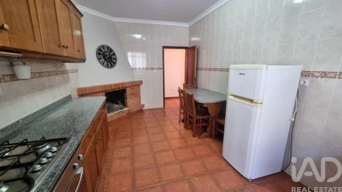 Moradia T2 para Venda em Rapa e Cadafaz
