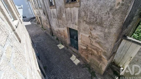 Moradia T2 para Venda em Rapa e Cadafaz
