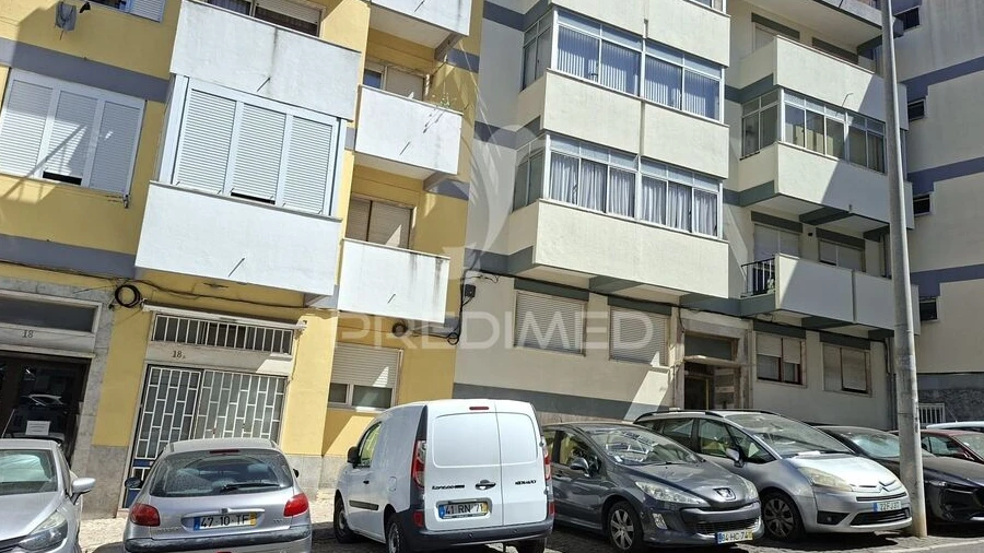 Loja para Venda em Póvoa de Santo Adrião e Olival Basto