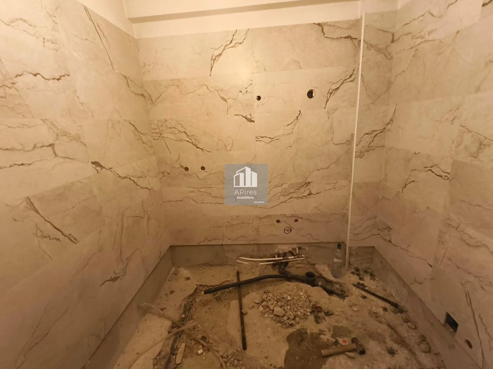 Apartamento T4 para Venda em Charneca de Caparica e Sobreda Foto 13