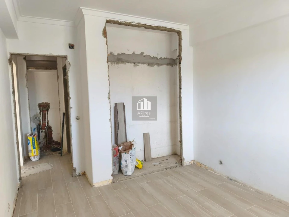 Apartamento T4 para Venda em Charneca de Caparica e Sobreda Foto 18