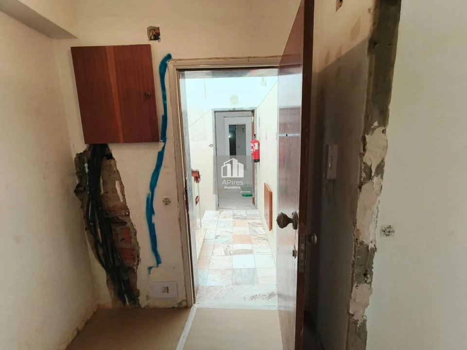 Apartamento T4 para Venda em Charneca de Caparica e Sobreda Foto 9