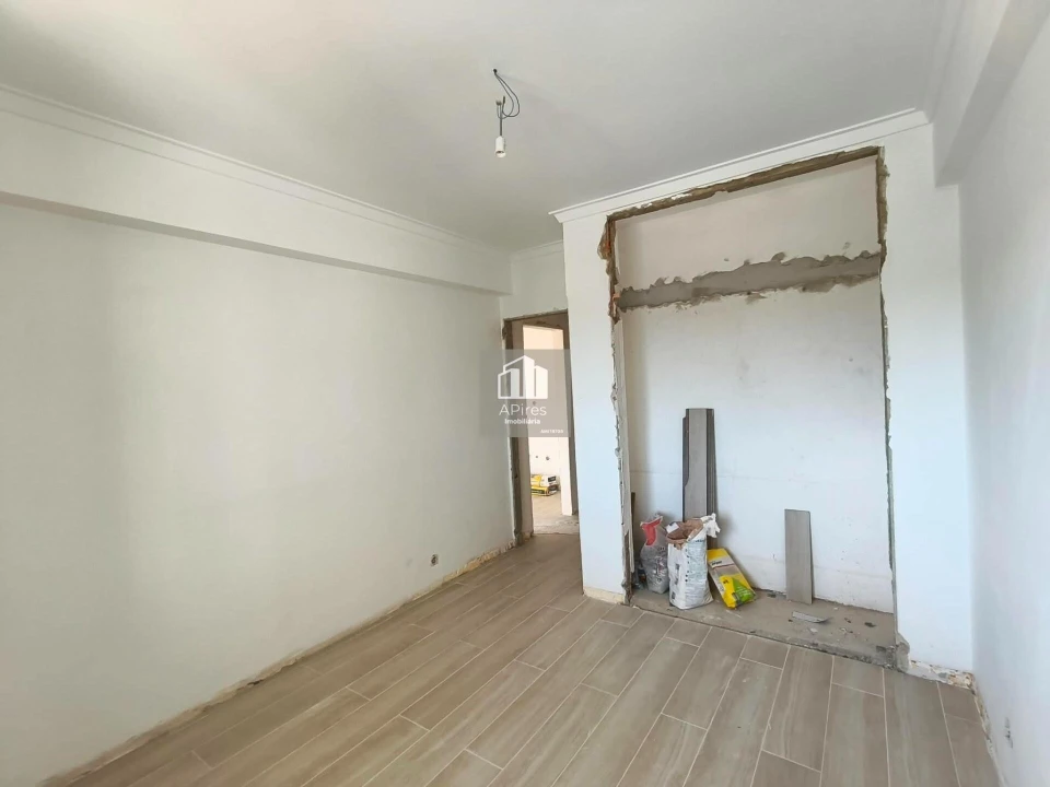 Apartamento T4 para Venda em Charneca de Caparica e Sobreda Foto 33