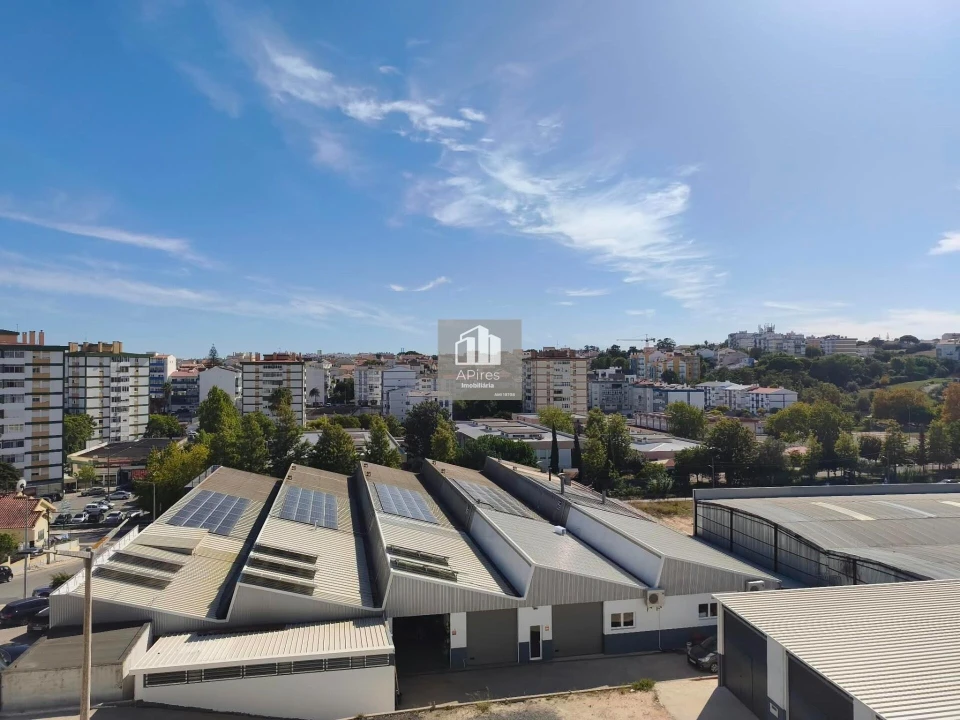 Apartamento T4 para Venda em Charneca de Caparica e Sobreda Foto 5
