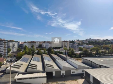 Apartamento T4 para Venda em Charneca de Caparica e Sobreda