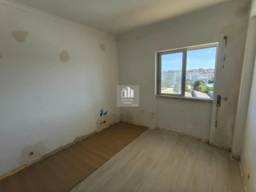 Apartamento T4 para Venda em Charneca de Caparica e Sobreda