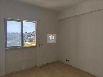 Apartamento T4 para Venda em Charneca de Caparica e Sobreda