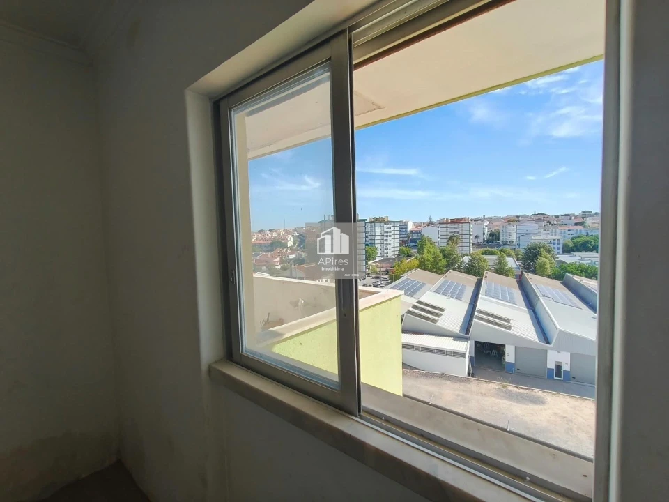 Apartamento T4 para Venda em Charneca de Caparica e Sobreda Foto 39