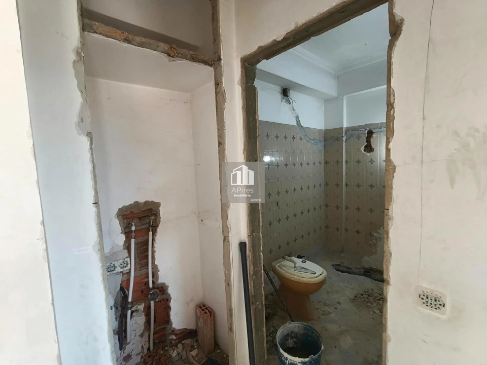 Apartamento T4 para Venda em Charneca de Caparica e Sobreda Foto 10