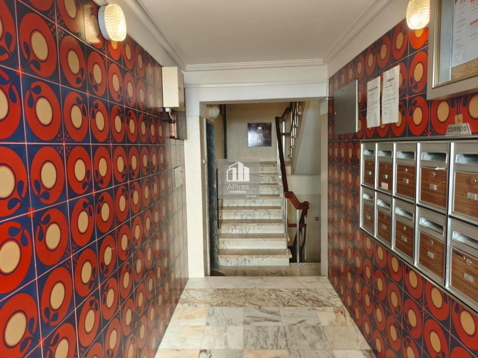 Apartamento T4 para Venda em Charneca de Caparica e Sobreda Foto 47