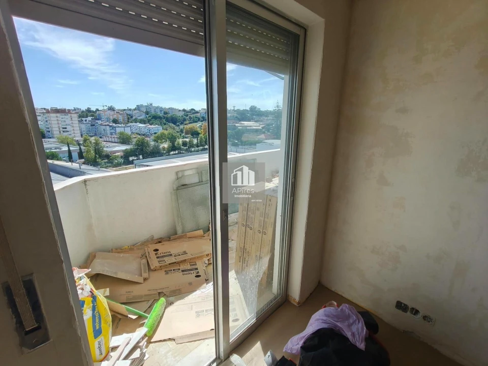 Apartamento T4 para Venda em Charneca de Caparica e Sobreda Foto 17