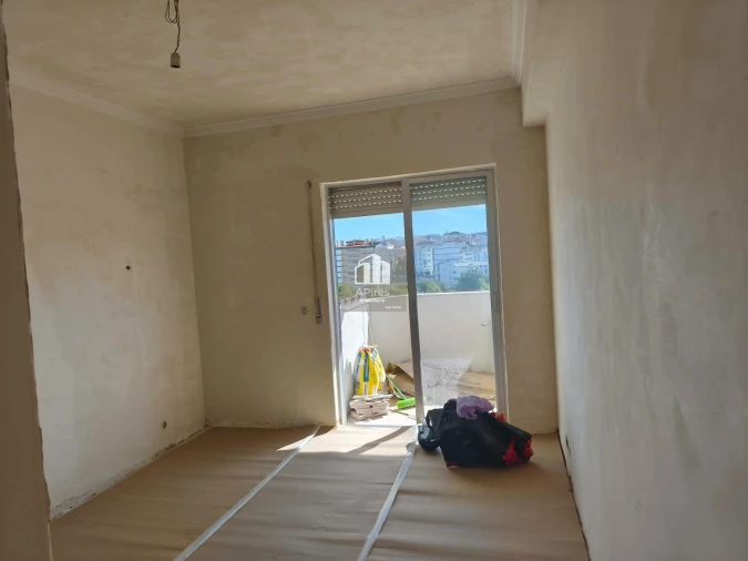 Apartamento T4 para Venda em Charneca de Caparica e Sobreda Foto 16