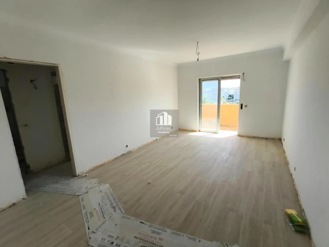 Apartamento T4 para Venda em Charneca de Caparica e Sobreda Foto 36