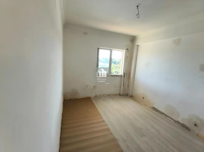 Apartamento T4 para Venda em Charneca de Caparica e Sobreda Foto 34
