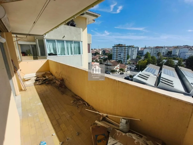 Apartamento T4 para Venda em Charneca de Caparica e Sobreda Foto 3